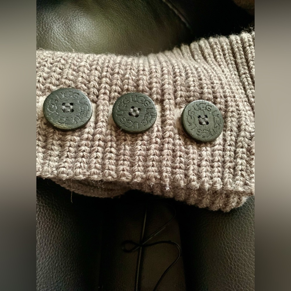 UGGS | Gray Tall Sweater Button Uggs | Size 8 🩶🖤 - Picture 11 of 14